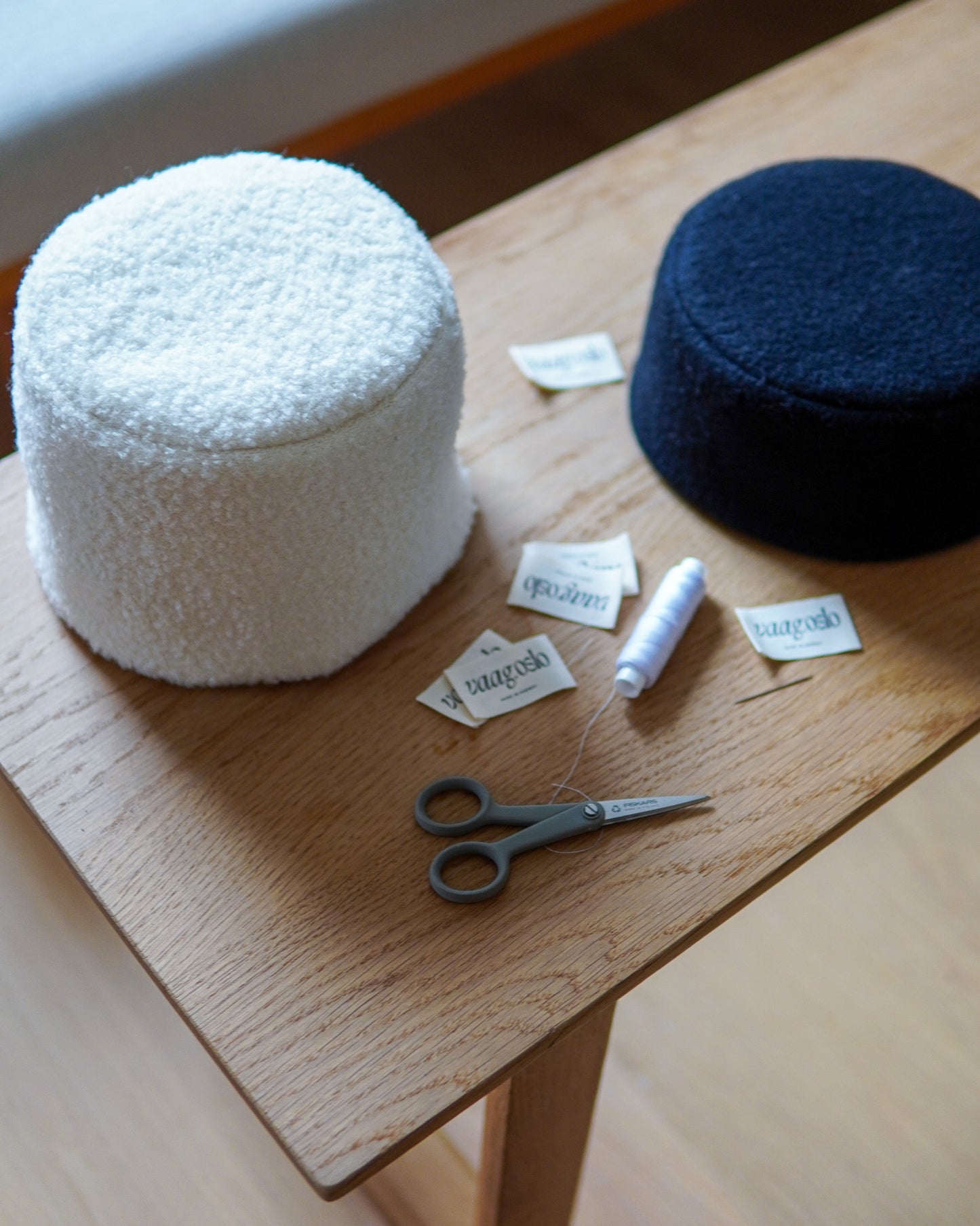 Symønster: Pillbox hat (54–60 cm)
