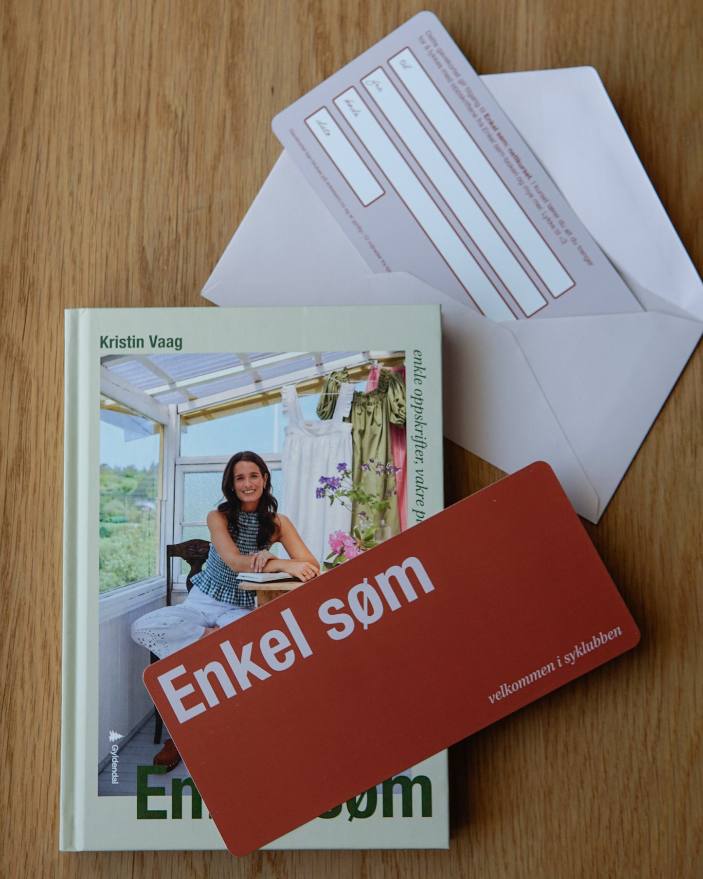 Julegavebundle: Enkel søm bok og kurs (gratis frakt)