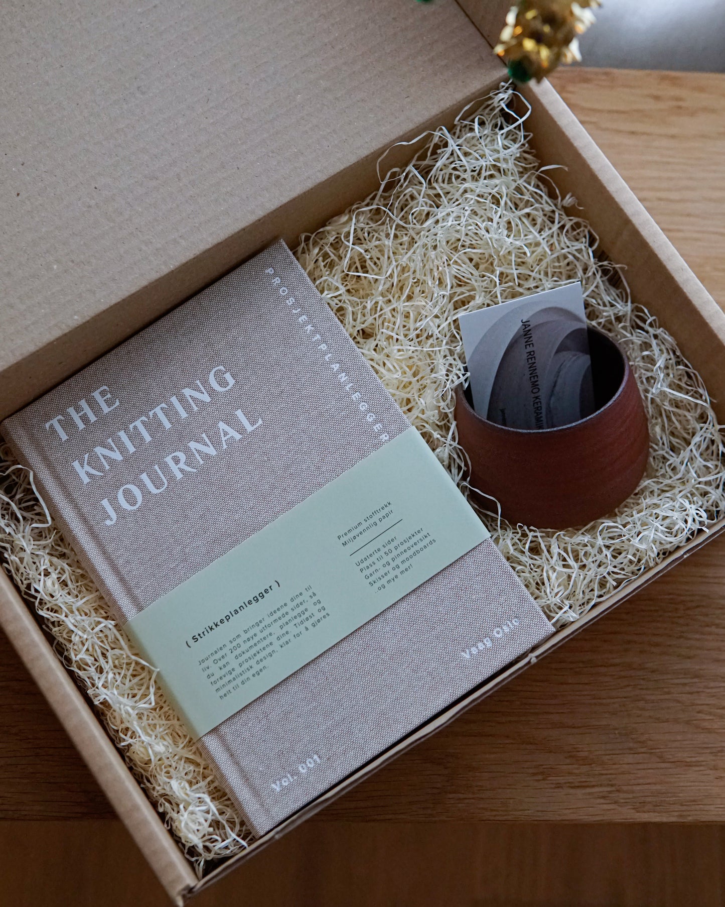 Bundle: hånddreid kopp + valgfri journal (gratis frakt)