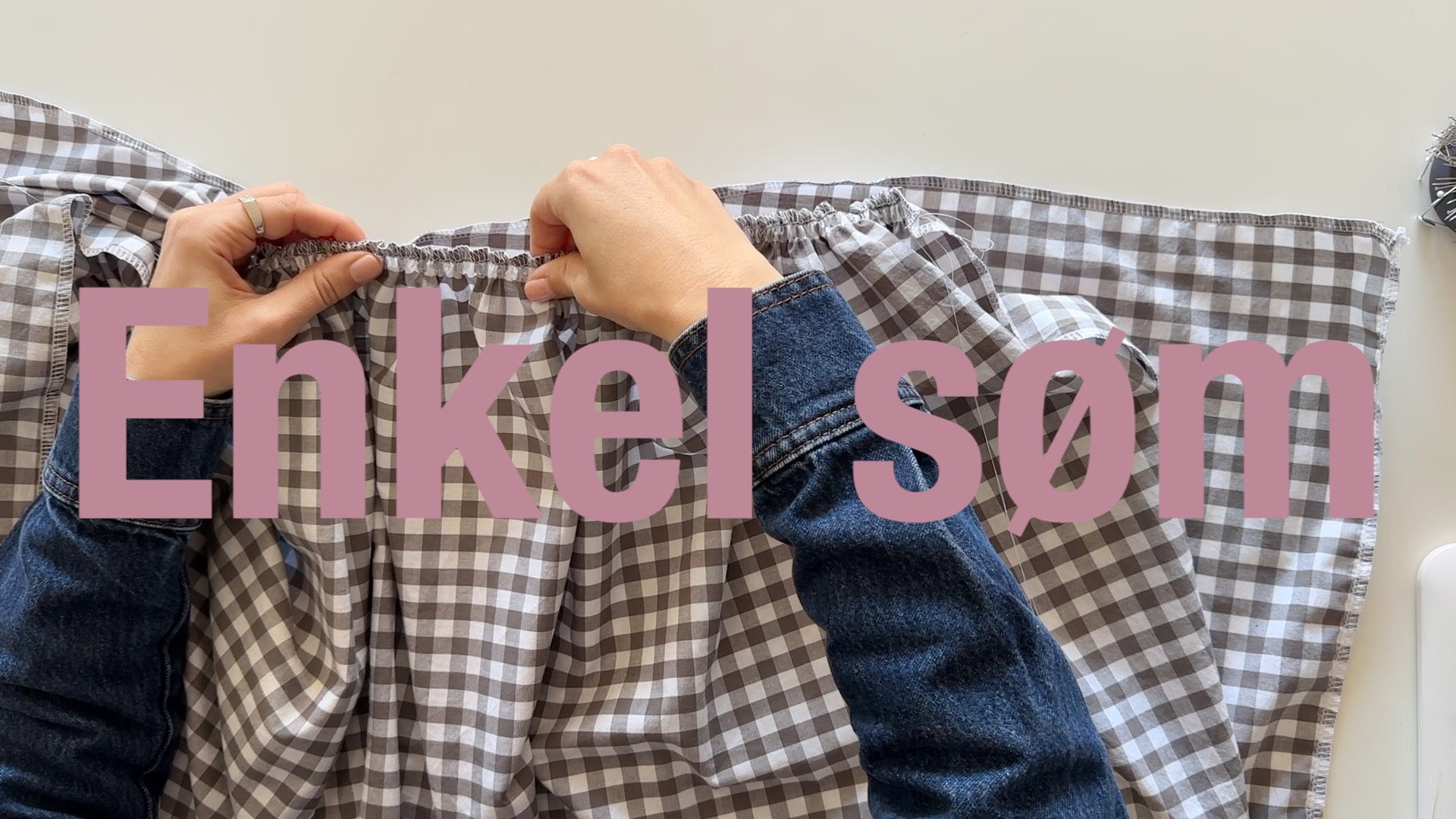 Last inn video: Video som viser en smakebit av innholdet i Enkel søm nettkurset i korte klipp.